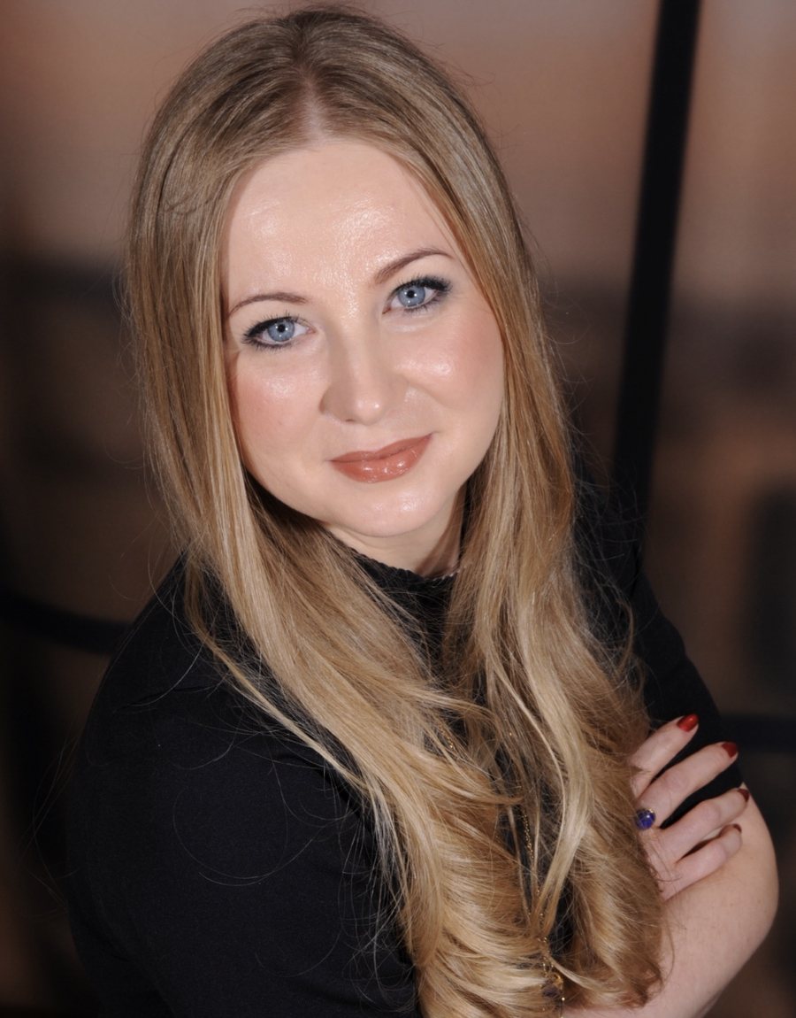 Monika-Andreea Hondru als Autorin